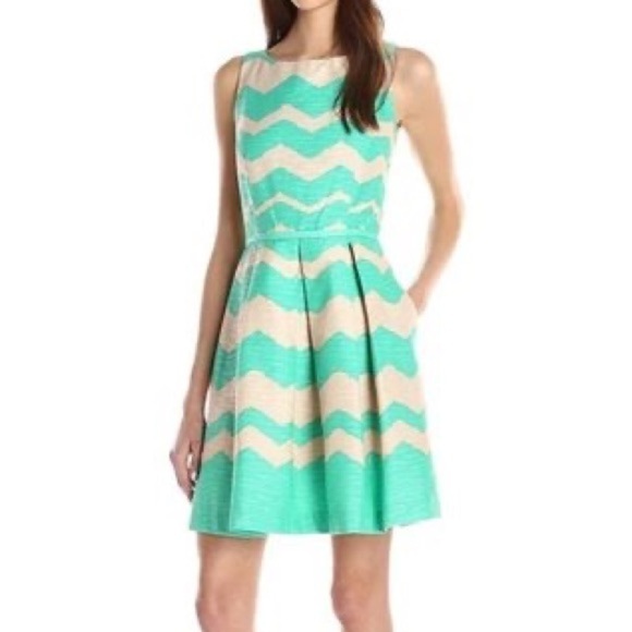 Just Taylor Green Sleeveless Pleated Chevron Jacquard Mini Short Dress 6 - Picture 1 of 7